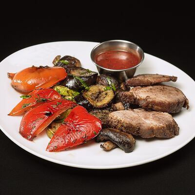 Свиная шея в Harats Pub по цене 862 ₽