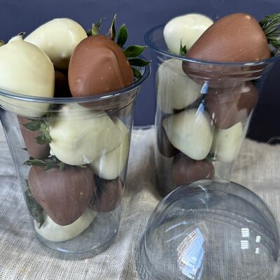 Клубника в шоколаде в стаканчикев Elinabuket по цене 1200 ₽