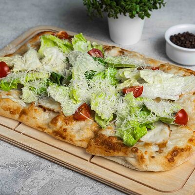 Пицца Римская Цезарь с курицей в Римские пиццы по цене 640 ₽