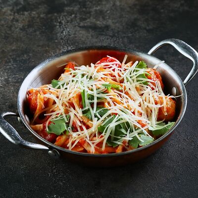 Спагетти с томатами черри и базиликом в ЛарисуВаннуХочу по цене 550