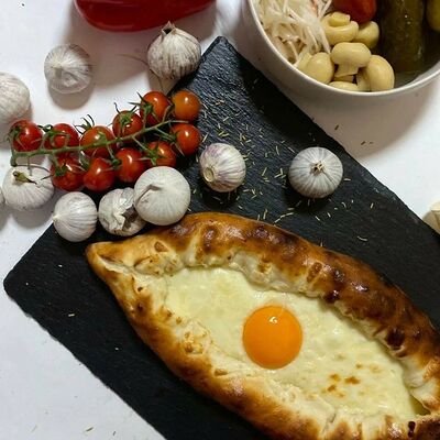Хачапури лодочка в Панда Бистро по цене 549 ₽