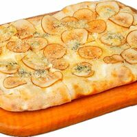 Римская пицца с грушей и горгондзолойв Лимончелло