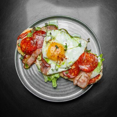 Пицетта с Беконом и Глазуньей в Palmer по цене 450 ₽