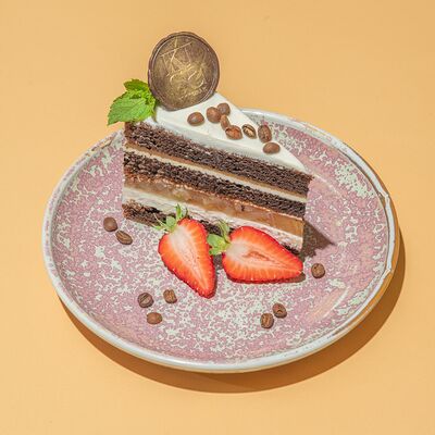 Торт Шоколадный с фундуком в Kiss по цене 340