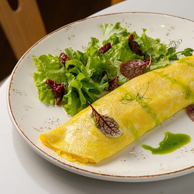 Французский омлет с жареной креветкой в Forest по цене 590 ₽