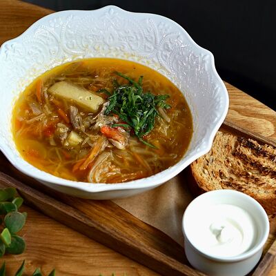 Щи с квашеной капустой и языкомв Ива по цене 845 ₽