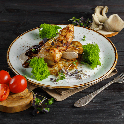 Куриное филе с картофельным драником под сливочно- грибным соусом в ИТЛЕ Стейк-кафе Halal по цене 440