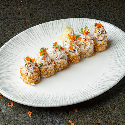 Ролл с камчатским крабом в Sumo Izakaya по цене 1520 ₽