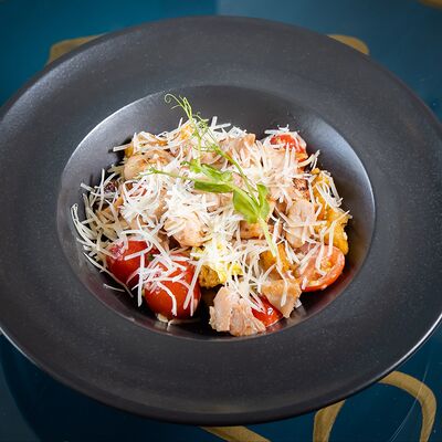 Цезарь с курицей в Dolce Vita по цене 480 ₽