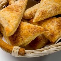 Жу-Жу слоеные булочки с кунжутом в Eterno