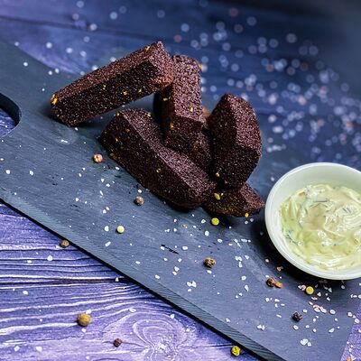 Чесночные гренки в УГОЛЬ&МЯСО по цене 262 ₽