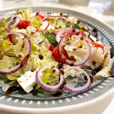 Греческий в Одно мясо по цене 390 ₽