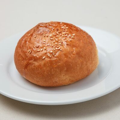 Булочка с кунжутом в Gost Food по цене 40 ₽