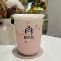 Молоко с клубникой и крем-чизв Micha Bubble Tea & Bakery