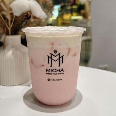 Молоко с клубникой и крем-чизв Micha Bubble Tea & Bakery по цене 499 ₽