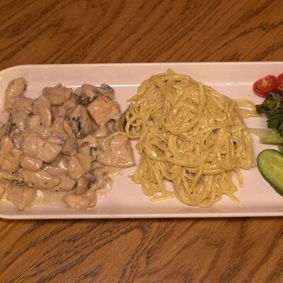 Курица в сливочном соусе с тимьяном в Мастер Донер по цене 3800 ₸