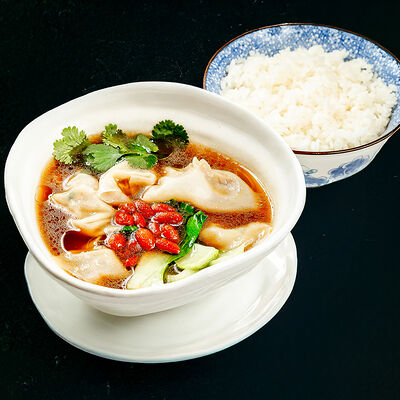 Суп с вонтонами из курицы в Mr. Lee по цене 1100 ₽