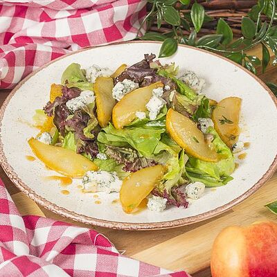 Салат с карамельной грушей в Луиджи & Тосё по цене 299