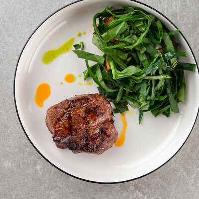 Стейк миньон с соусом дорблю и беби-картофелем в Hive по цене 1690 ₽