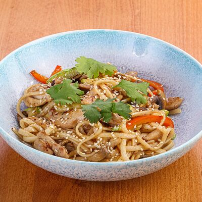 Удон с курицей в Панчо фактори по цене 450 ₽