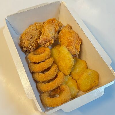  Бокс №1 5 наггетсов + 5 луковых колец + 3 острых крылышка в хрустящей панировке в Рент кафе по цене 670 ₽