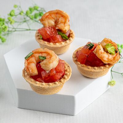 Тарталетка из свежих томатов и креветкой в KanapeFest по цене 3070 ₽