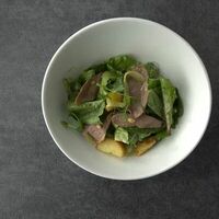 Салат с уткой и горчичным соусом в Giacomo