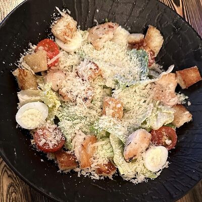 Салат Цезарь с курицей в Glavrak по цене 900 ₽