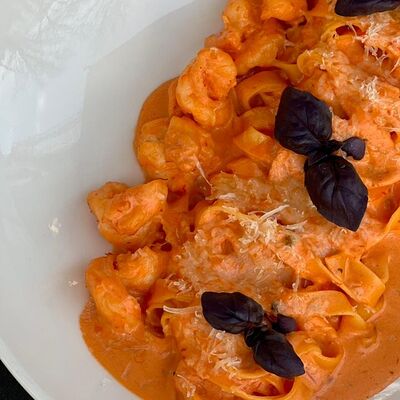 Фетучини с креветками в сливочно-томатном соусе в Berberry & ptichka по цене 800 ₽