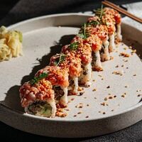 Ролл лосось и вешенки в SAIGO