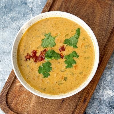 Чечевичный суп в болонском стиле с говядиной и кинзой в Food market skolkovo по цене 590 ₽