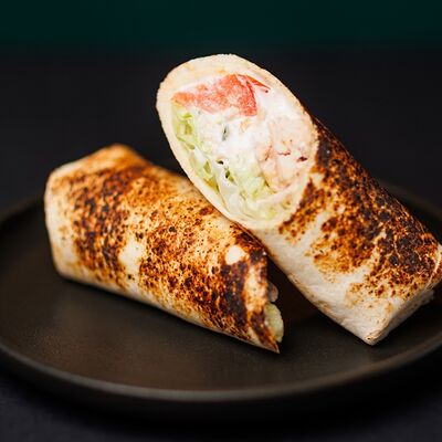 Ролл с Куриным филе в Rogulevs Burgers по цене 390 ₽