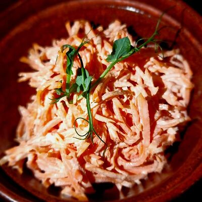 Салат Морковь с чесноком в Кулинарные истории по цене 90 ₽