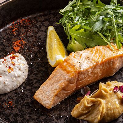 Стейк лосося с пюре из пастернака в Avgust13 по цене 2200 ₽