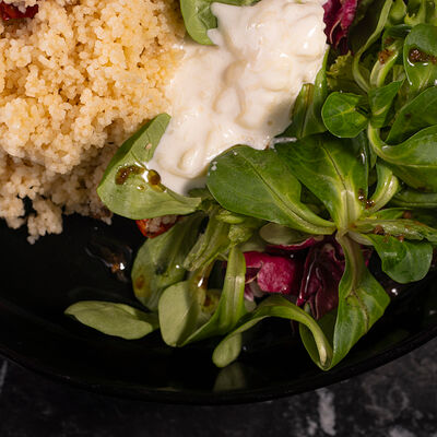 Кускус с вялеными томатами, страчателлой и миксом трав в Наша хвоя по цене 390 ₽