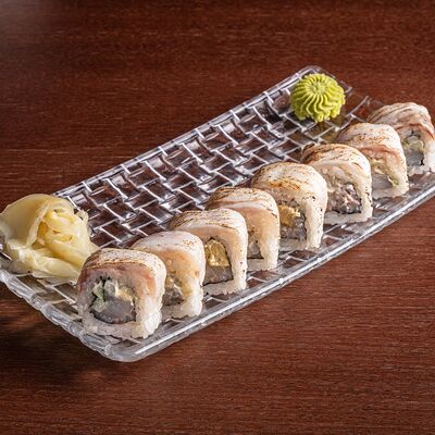 Ролл Абури Сибас в Nautilus по цене 1633 ₽