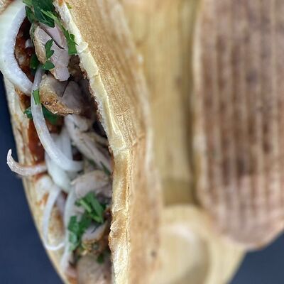  Джордж-дог из курицы в Шашлычная на бульваре по цене 220 ₽