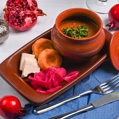 Лобио с гурийской капустой, мчади и сыром чанахи в Keto & Kote Грузинская кухня по цене 398 ₽