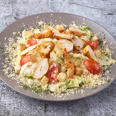 Салат Цезарь с курицей в Тим Шашлык & Бургер по цене 540 ₽