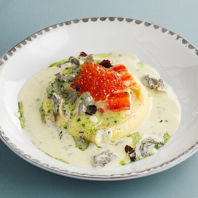 Фаланга краба с пюре, сморчками и соусом берблан в Терраса по цене 3990 ₽