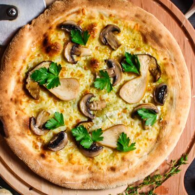 Пицца Грибная в Капуцин Кирова по цене 640 ₽