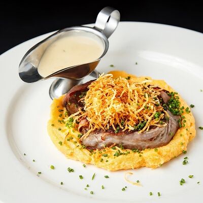 Филе миньон с беконом и картофельным кремом в Сохо по цене 1590