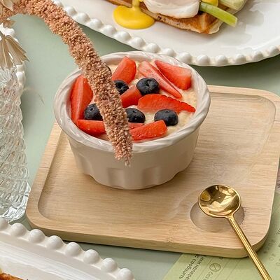 Запеканка с заварным кремом и ягодами в Semi-Sweet по цене 670 ₽