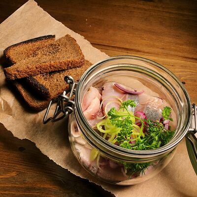 Сельдь шеф-посола в ароматном масле в Серебряная Fabrika по цене 570 ₽