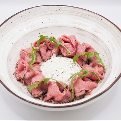 Ростбиф с соусом нисуаз в Суши едут по цене 795 ₽