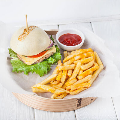 Бао бургер с куриной котлетой в Вьеткафе Мега по цене 2100 ₸