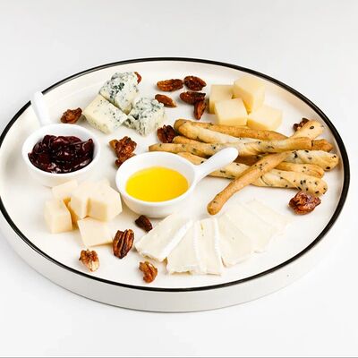 Сырная тарелка в Гости по цене 820 ₽