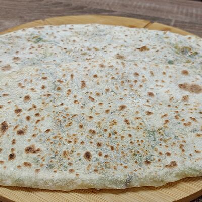 Лепёшка с зеленью, женгялов хац в Жарко вкусно по цене 250 ₽