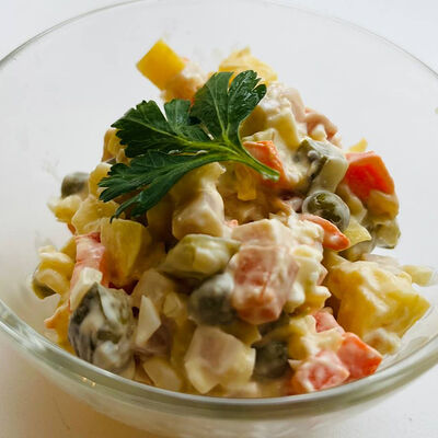 Салат Оливье с ветчиной в Поляна по цене 162 ₽