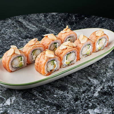 Опаленный лосось с миндалем и креветкой в Суши в бутылке по цене 920 ₽